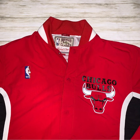 🔴SOLD🔴Mitchell & Ness Chicago Bulls Red button up Jacket Sz L 🏀🔥 - Picture 2 of 8